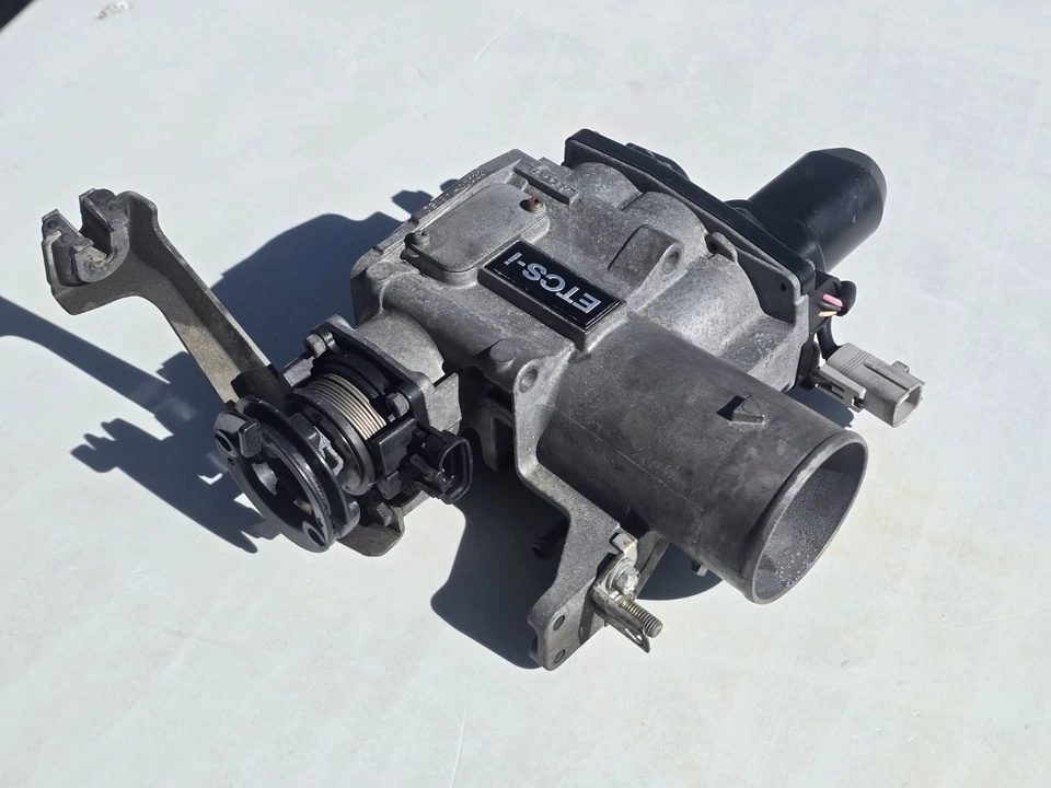 Cuerpo del acelerador de inyección de combustible Lexus GS300 IS300 2000-2004 22030-46220 OEM JDM Foto 4 de 4