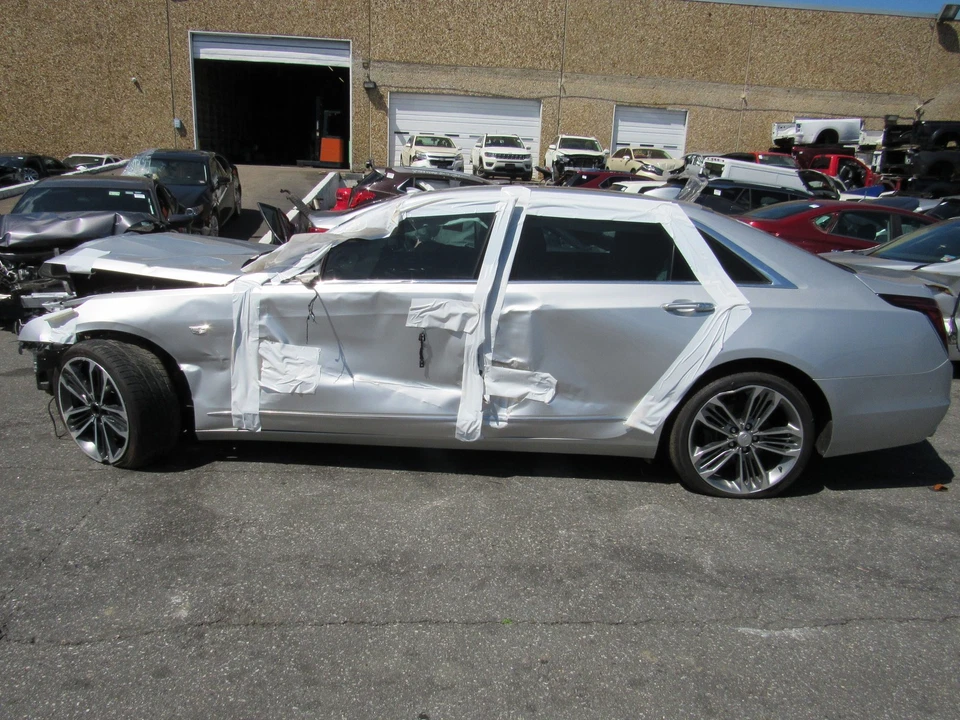 Cadillac CT6 2017 tapa central OEM 22953467 Foto 3 de 4