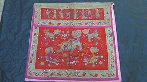 ANTIQUE 19c CHINESE GOLD $SILVER TREADS FOO-LIONS $ IMMORTALS SILK ALTAR BANNER