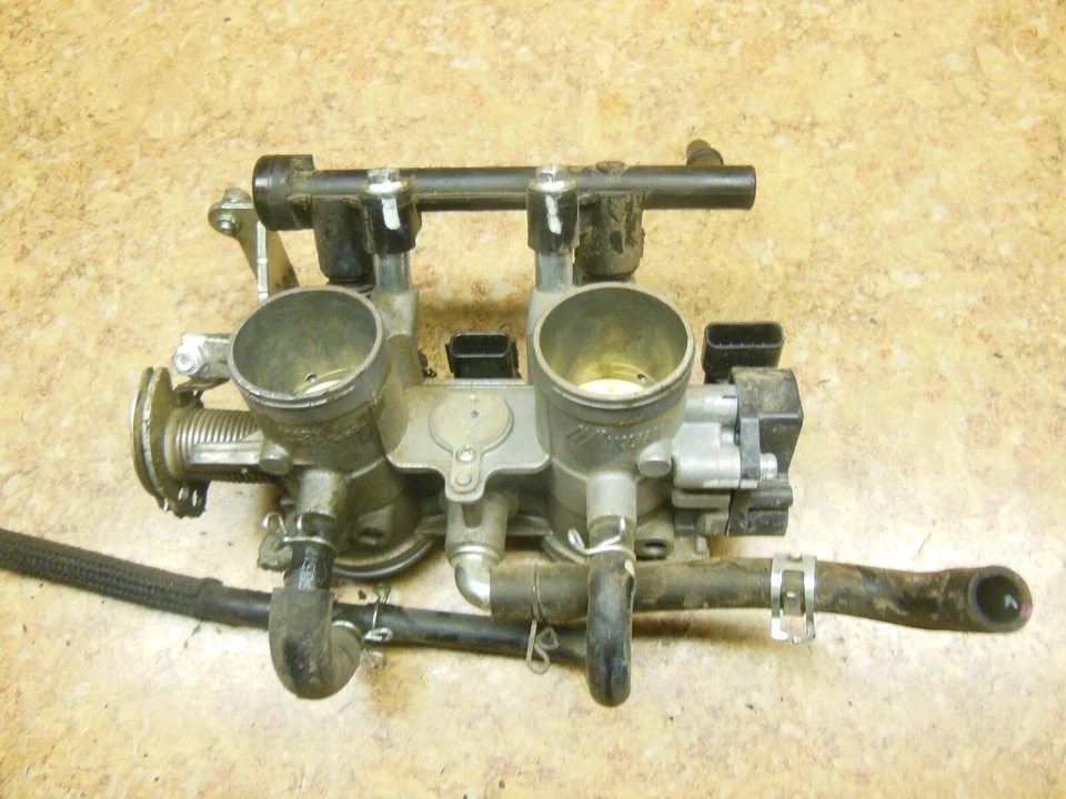 Yamaha YZFR3 YZF R3 YZFR 300 R300 2017 carrocería del acelerador de admisión de gasolina 2016 Foto 2 de 4