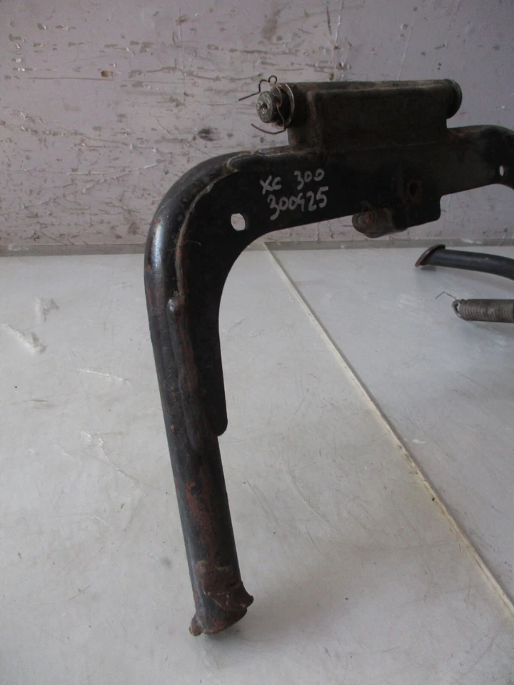 Cavalletto Centrale Supporto Staffa Yamaha XC 300 2003 2005 2006 Centre Stand - Immagine 2 di 4