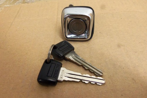 NOS OEM MAZDA FAMILIA 323 BD FA4 Mk3 Mk4 1978-81 SEDAN CYLINDER LOCK ASSEMBLY - Picture 5 of 6