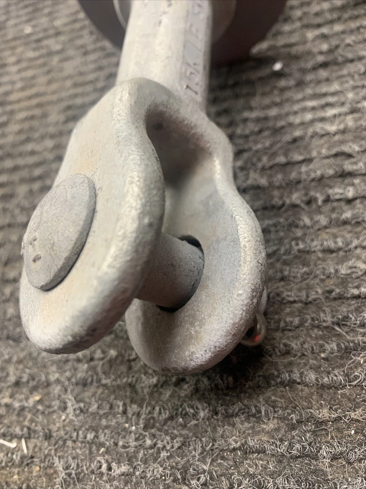 Lot of 3 Salisbury By Honeywell Deadend Insulators SML 15K 2 Deadend Insulators - Image 2 of 4