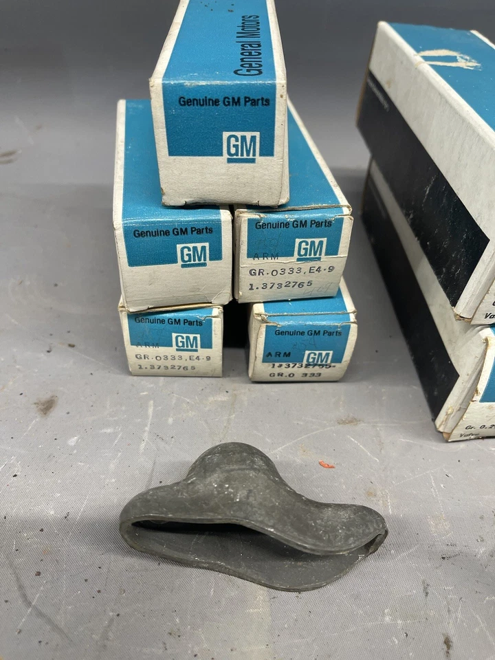 NOS 1962 - 1965 雪佛兰 Impala 排气阀 409 摇臂 348 Corvette Belair OE — 第 2/4 张图片