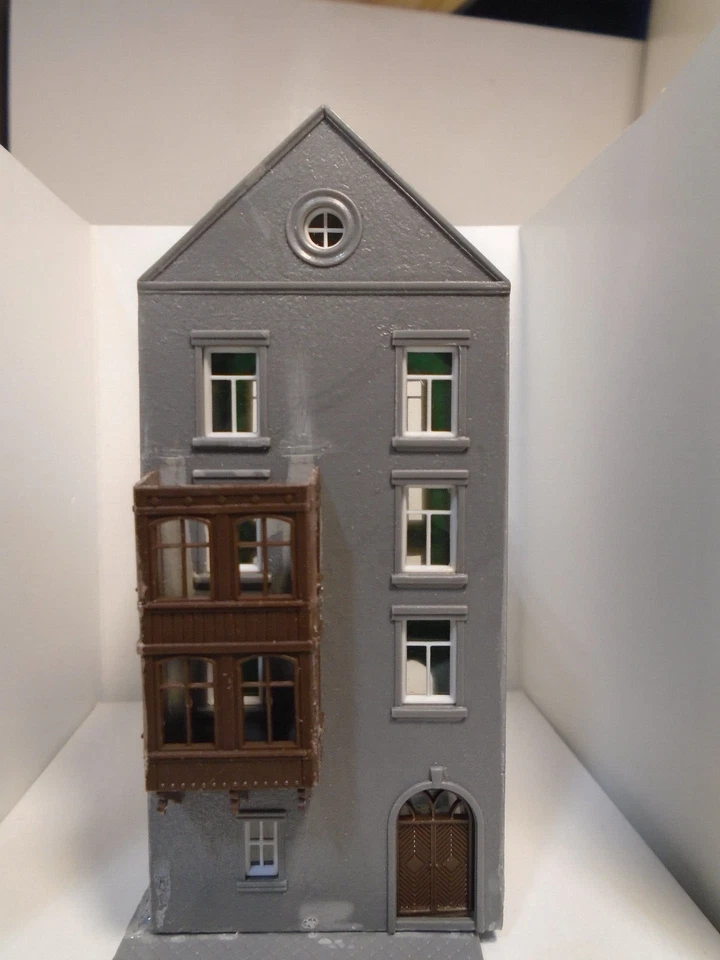 Model Power N Scale No. 2578 Podiatrist Damaged w/Bag of Parts - Image 3 of 4