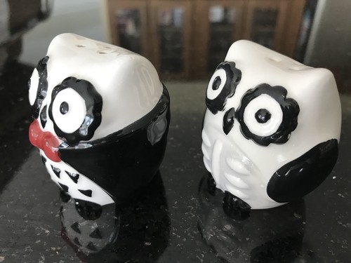 OWL SALT & PEPPER SHAKER SET Black White Tuxedo Red Bow Tie COLLECTIBLE - Picture 2 of 9