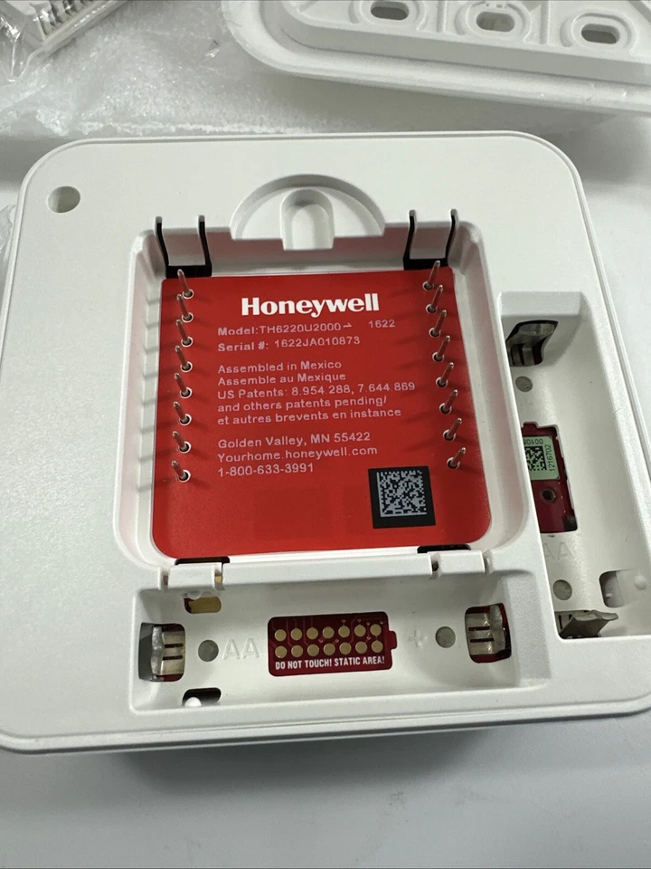 Honeywell T6 Pro TH6220U2000 Programmable Thermostat Heat & Cool Digital Display - Image 3 of 4