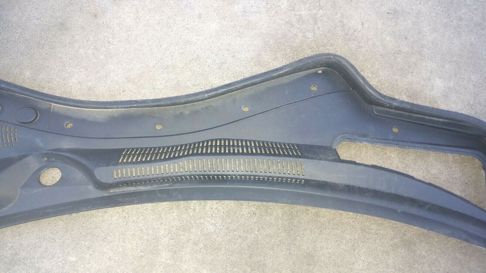 14 Maserati Ghibli M157 Q4 Front Windshield Wiper Cowl Vent Panel 670010468