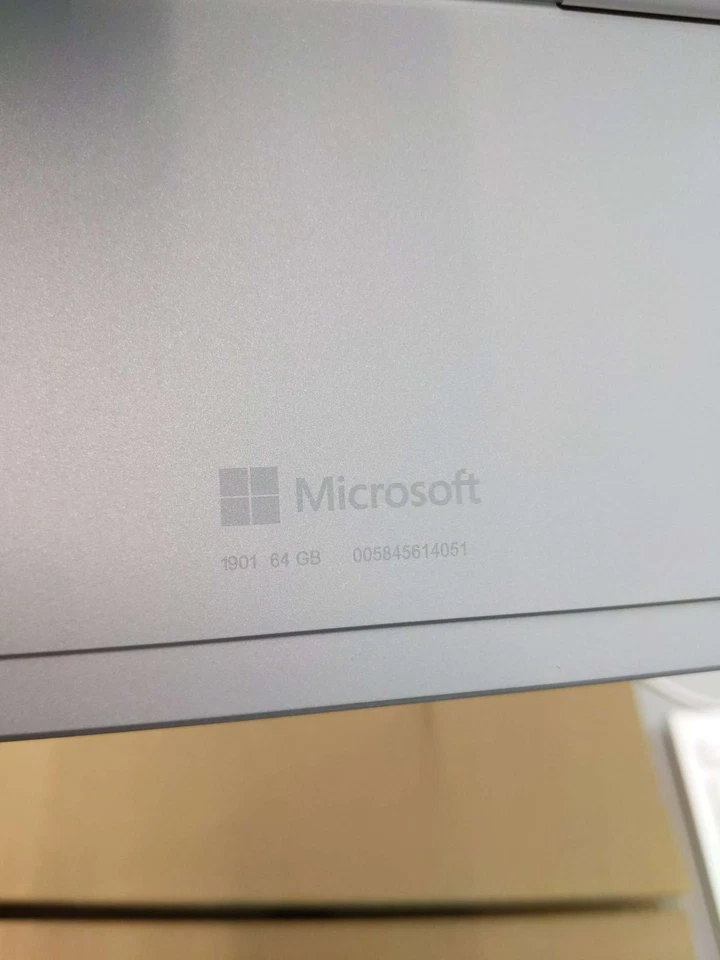 Cubierta tipo firma Microsoft Surface Go Alcantara, 1840 azul cobalto--MUY BUENA Foto 3 de 4