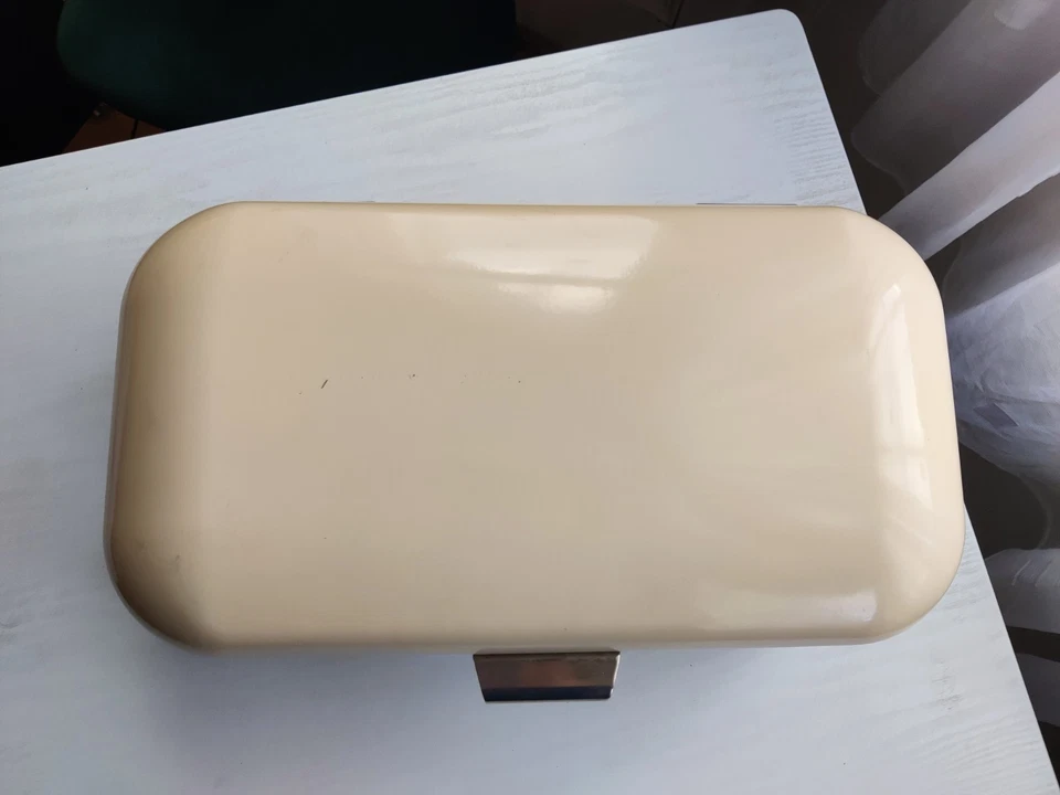 Wesco Large Beige Grandy Metal Bread Bin, 22x42x16.5, 3kg, FAIR - GOOD CONDITION - Image 4 of 4