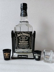 Jack Daniels Tilt & Pour Bottle Swing 1.75L Old No. 7 Bottle And 3 Shot Glasses