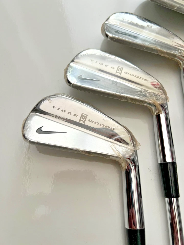 Nike “Tiger Woods” One Of A Kind Irons 2004 + 7.5 Driver + Buick Bag, sealed - Image 3 of 4