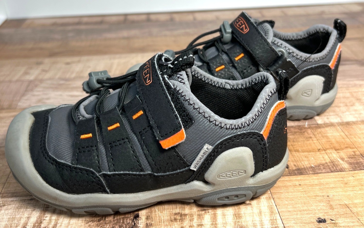 Sneakers basse Keen per bambini grigie e arancioni taglia 10 con lacci a levetta