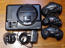 SEGA Mega Drive with 3 Controllers and Cables PAL - Tested working