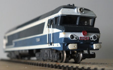 Jouef 8571 HO gauge SNCF CC 72000 diesel loco in white/blue livery