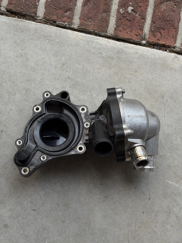 CARCASA TERMOSTATO AUDI R8 USADA 079121115AT OEM Foto 3 de 4