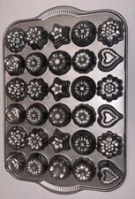 Nordic Ware Bundt TeaCake Candies Pan Jelly Mold Pro-Cast Aluminum 9 5/8”X14 1/8