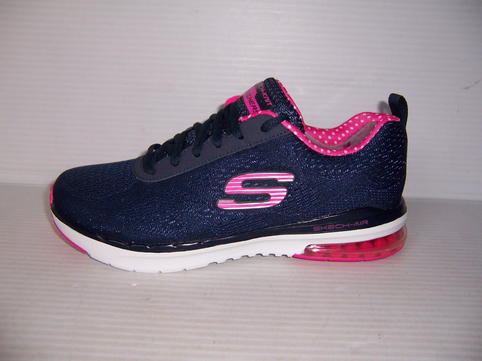 memory foam athletic shoes