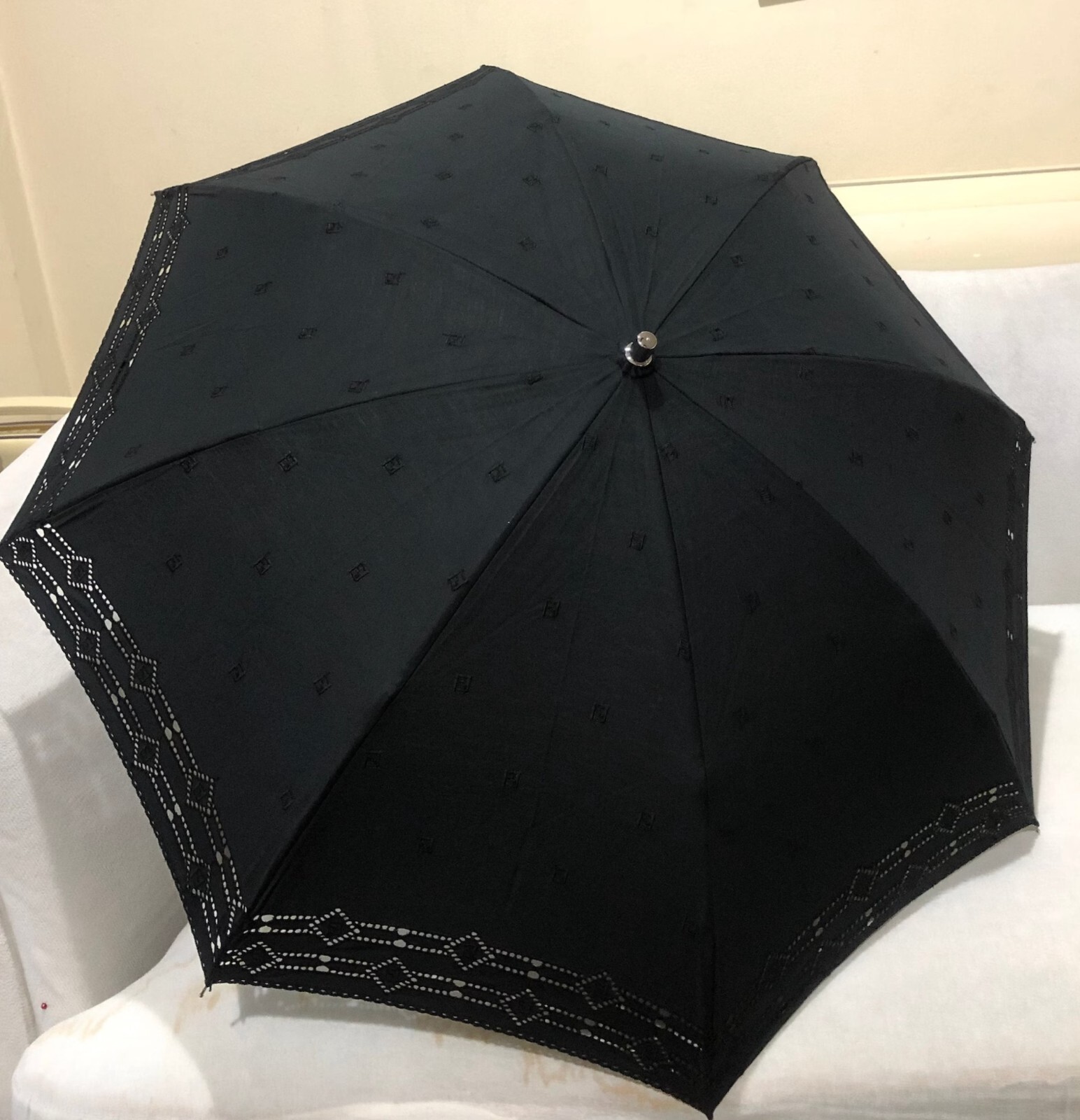 Paraguas negro Fendi, ¡nuevo con etiquetas!¡!