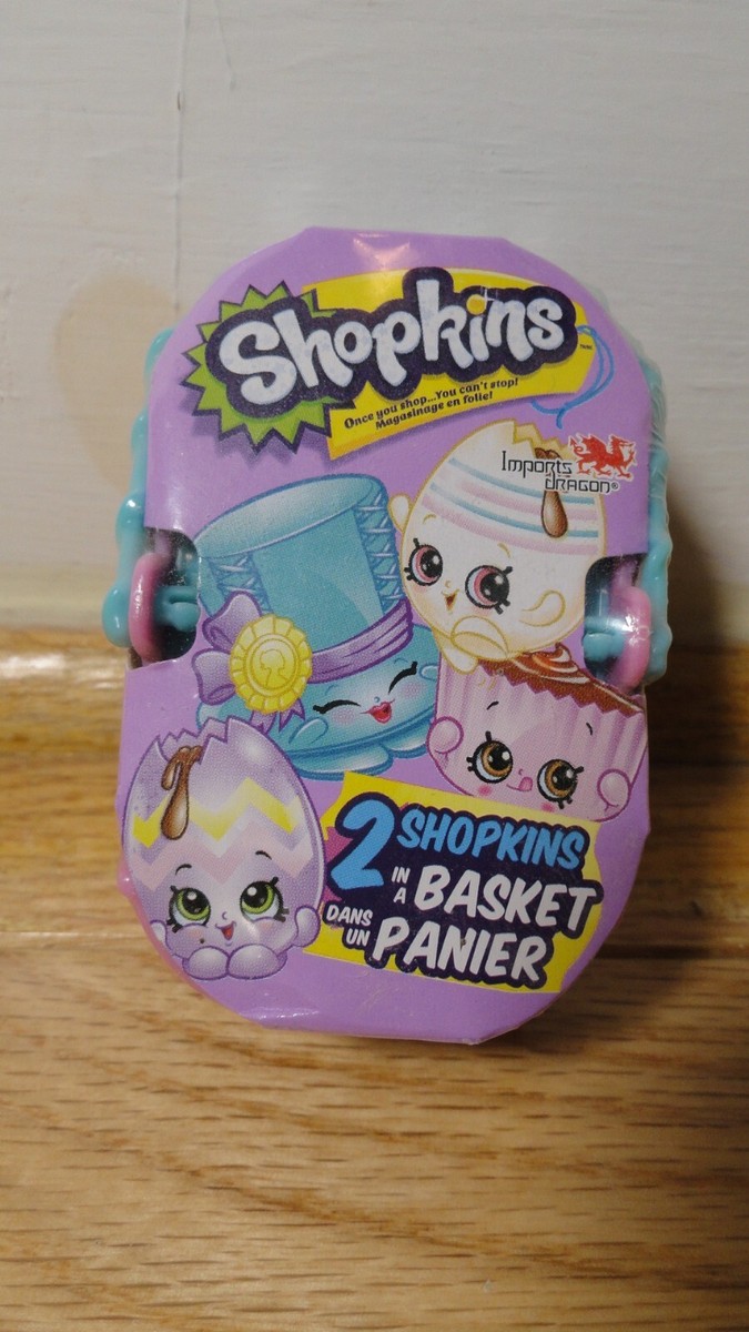 Panier de Pâques vintage remplie de bonbons