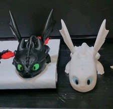 HOW TO TRAIN YOUR DRAGON Toothless LIGHT Fury Set Of 2