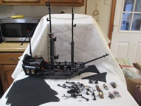 LEGO 4184 PIRATES OF THE CARIBBEAN BLACK PEARL COMPLETE