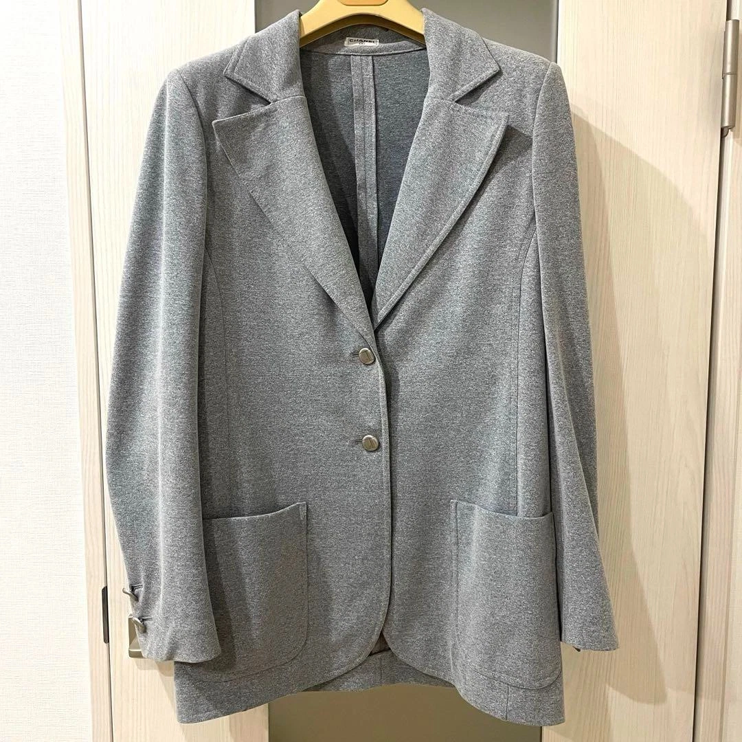 Giacca CHANEL donna basic grigia logo Coco Mark metallo bottoni sartoriale autentica