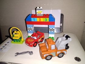 LEGO DUPLO DISNEY CARS CLASSIC RACE LIGHTNING  MCQUEEN & MATER SET# 10600 (READ)