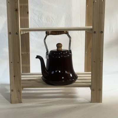 Vintage Teekanne aus emailliertem Metall mit Holzgriffen schokobraun