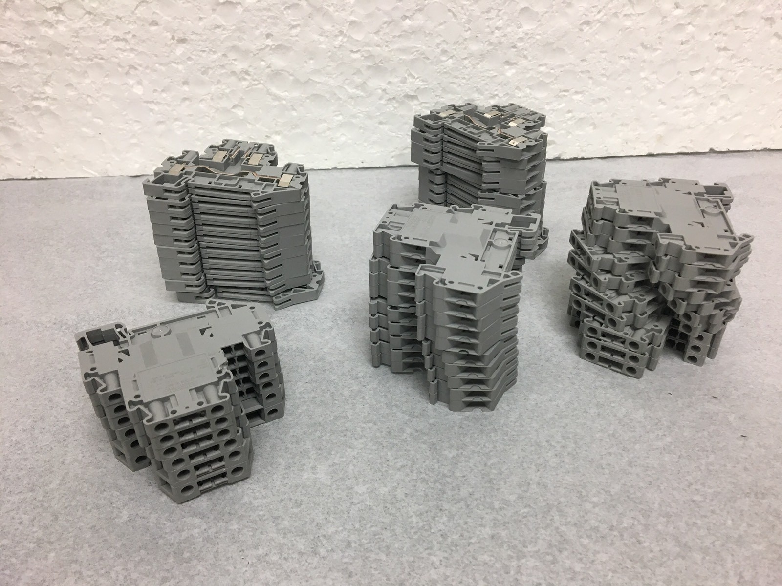 Lot of 46 Phoenix Contact UTTB 4-MT-TG Terminal Block 26-10AWG