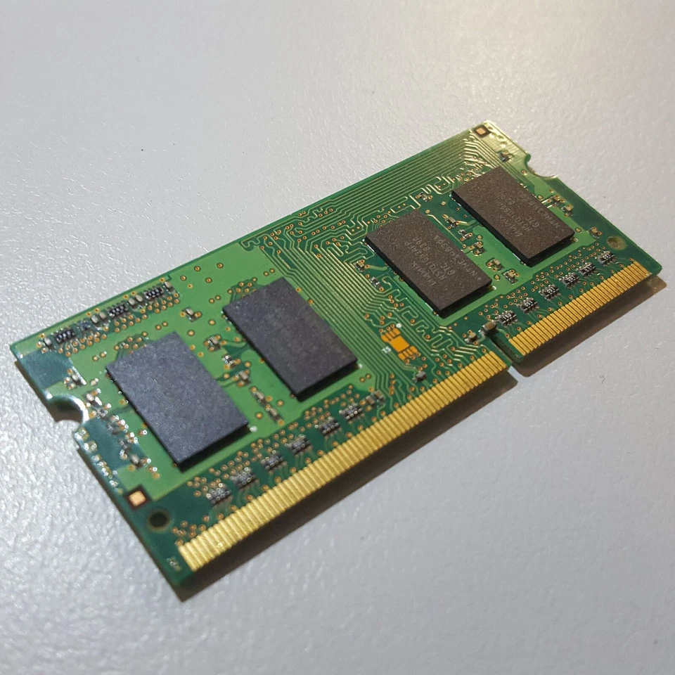 Hynix 1GB DDR3 RAM PC3-8500 1066Mhz non-ECC Unbuffered SoDimm HMT112S6AFP6C-G7 - Image 2 of 2
