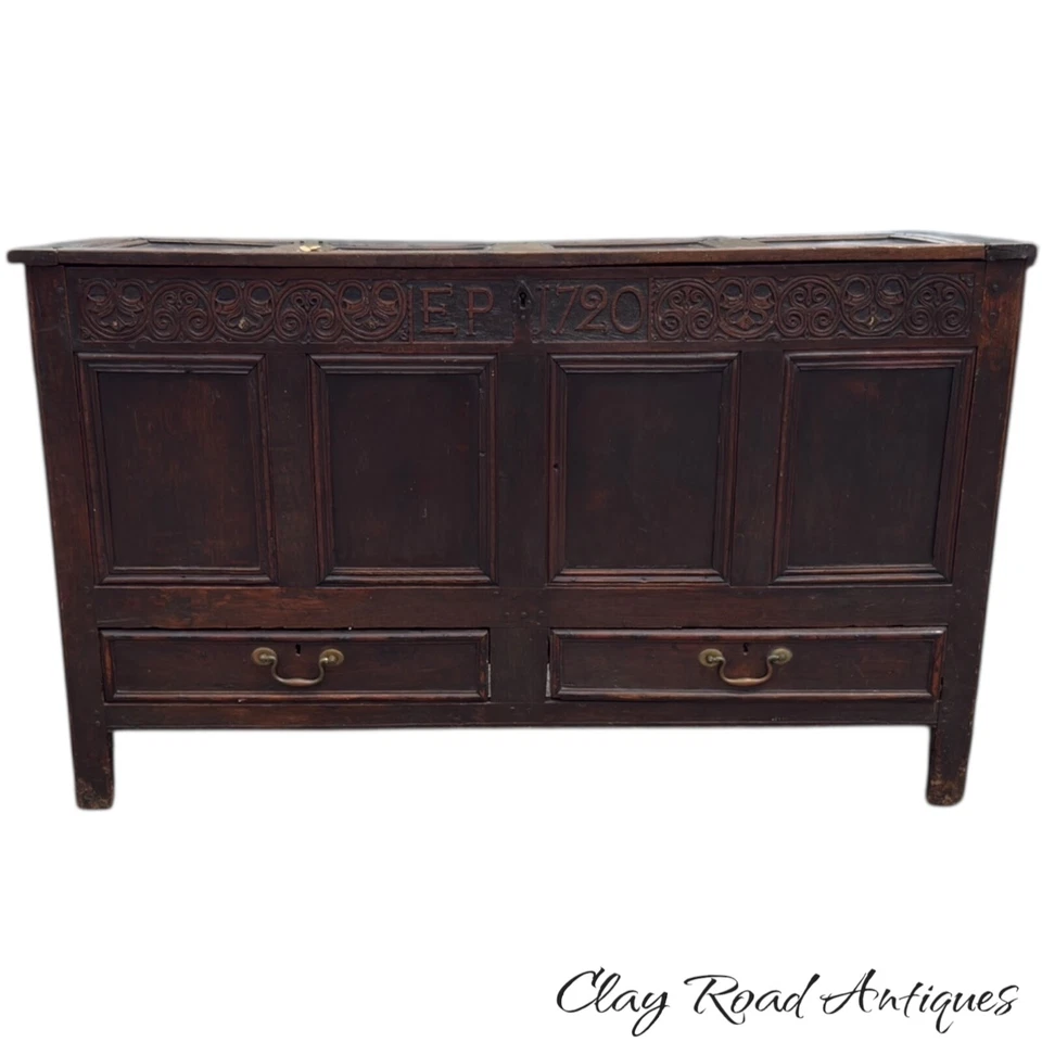 Antigua manta roble cofre dos cajones Jorge I tallada fecha 1720 panelada fina Foto 3 de 4