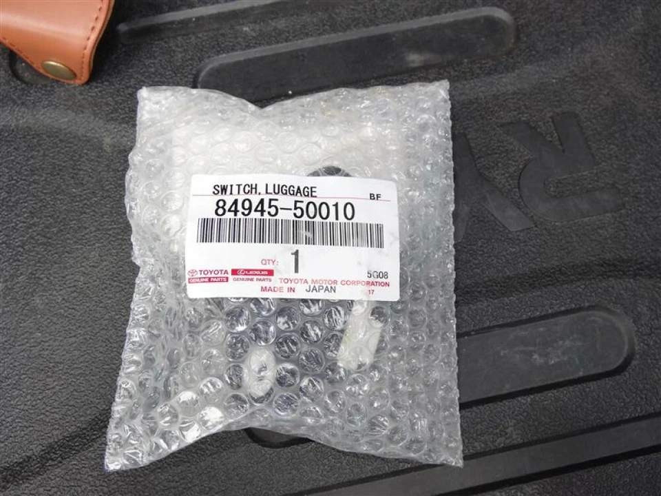 Botón interruptor maletero trasero Toyota genuino OEM 2007-2012 Lexus ES350 84945-50010 Foto 4 de 4