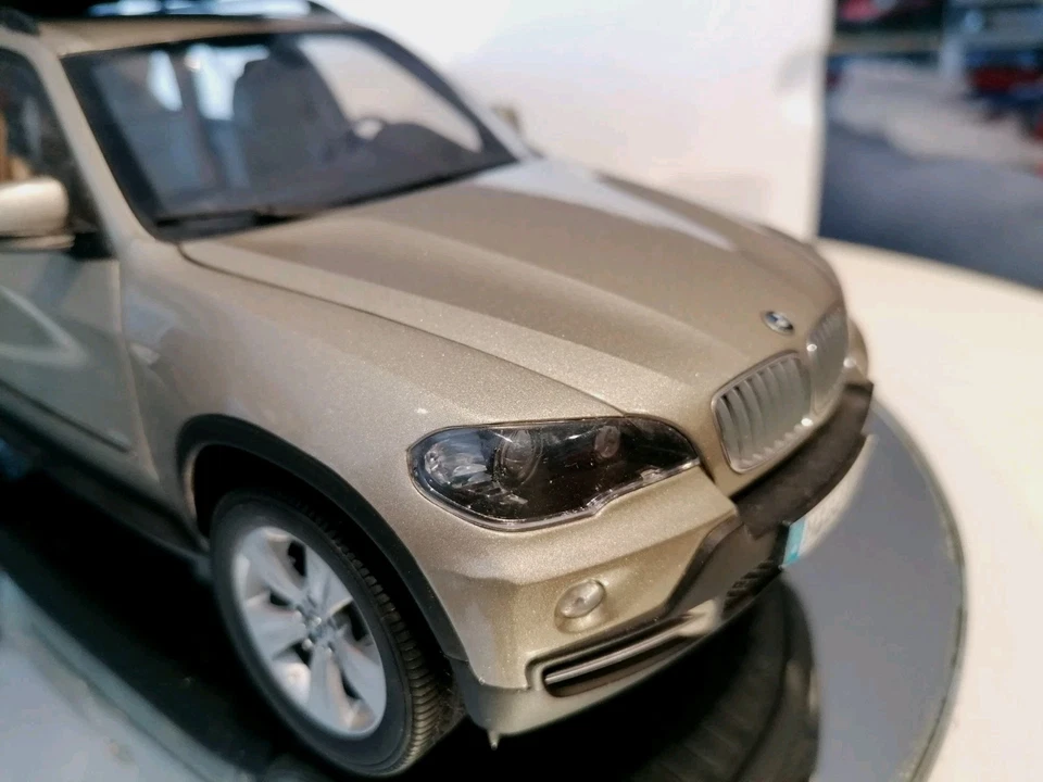 Kyosho 1/18 BMW X5 E70 (2006) 7 seats Gold Met MINT no box Roof Rack for free - Immagine 2 di 4