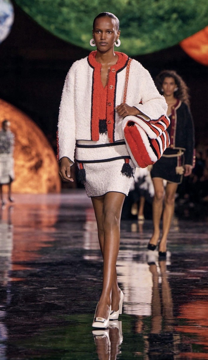 New CHANEL 26S Blazy White & Black Square Toe Turn lock CC Runway