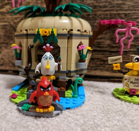 LEGO (The Angry Birds Movie) - Bird Island Egg Heist, Set #75823, Complete w/box