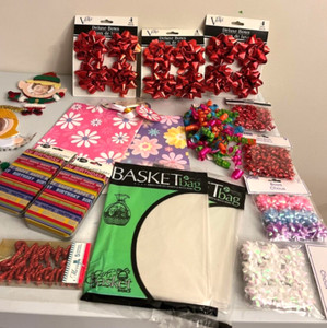 Lot of 19 Assorted Viola Mixed Christmas Medium Gift Bags- Bows - Basket wraps