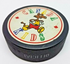CANADA KIDS MASCOT VINTAGE TEAM CANADA INGLASCO OFFICIAL HOCKEY PUCK VERY RARE