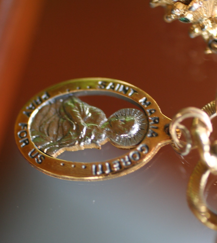 Vintage:* MONET *: MULTI CHARM DANGLE BRACELET W/SAFETY CHAIN GOLD TONE EX COND - Picture 8 of 10