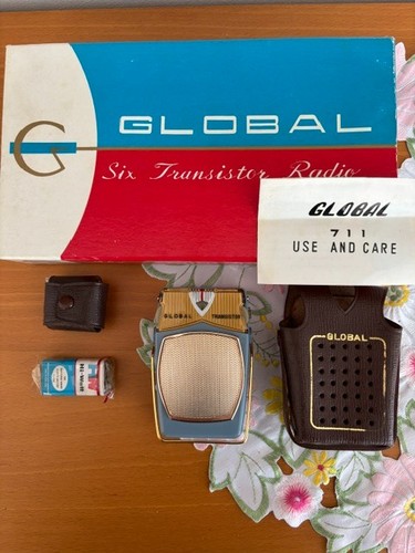 Vintage old GLOBAL 711 Transistor Radio--One of a kind, pristine