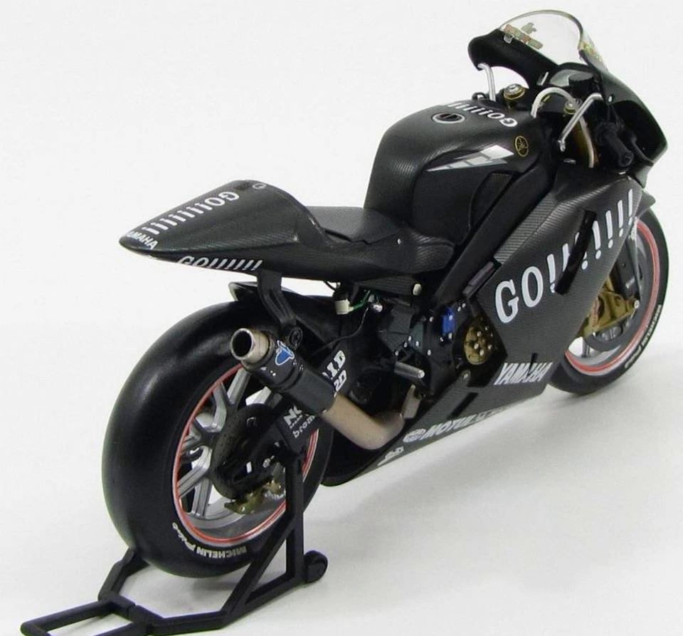 MINICHAMPS 1/12 VALENTINO ROSSI 2004 YAMAHA YZR MI 990 PRE SAISON TEST 2004 NEW - Photo 3/4