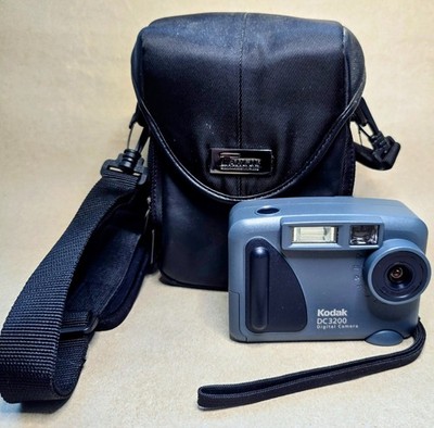 Kodak Digital Camera DC3200 1MP Grey Very Clean WORKS & Targus Camera Bag Black