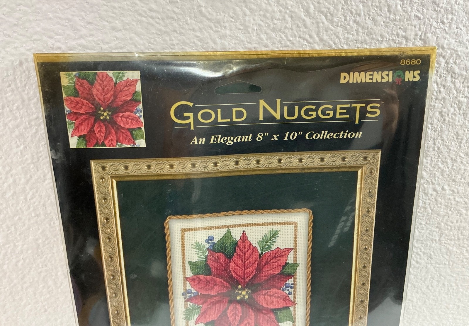 Dimensions Poinsettia Elegance Gold Nuggets 8680 Cross Stitch Kit  New Old Stock