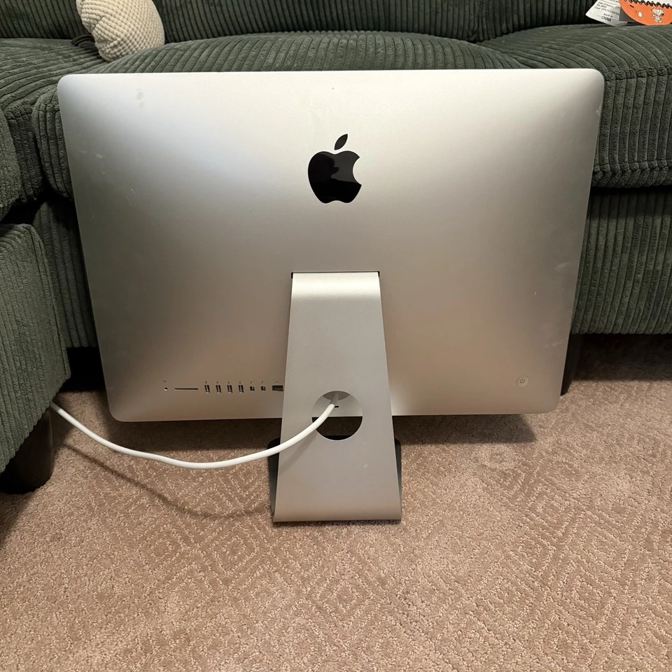 Apple iMac (21.5-Inch Late 2013) 2.7GHz Intel Core i5, 8GB Memory - Image 3 of 4