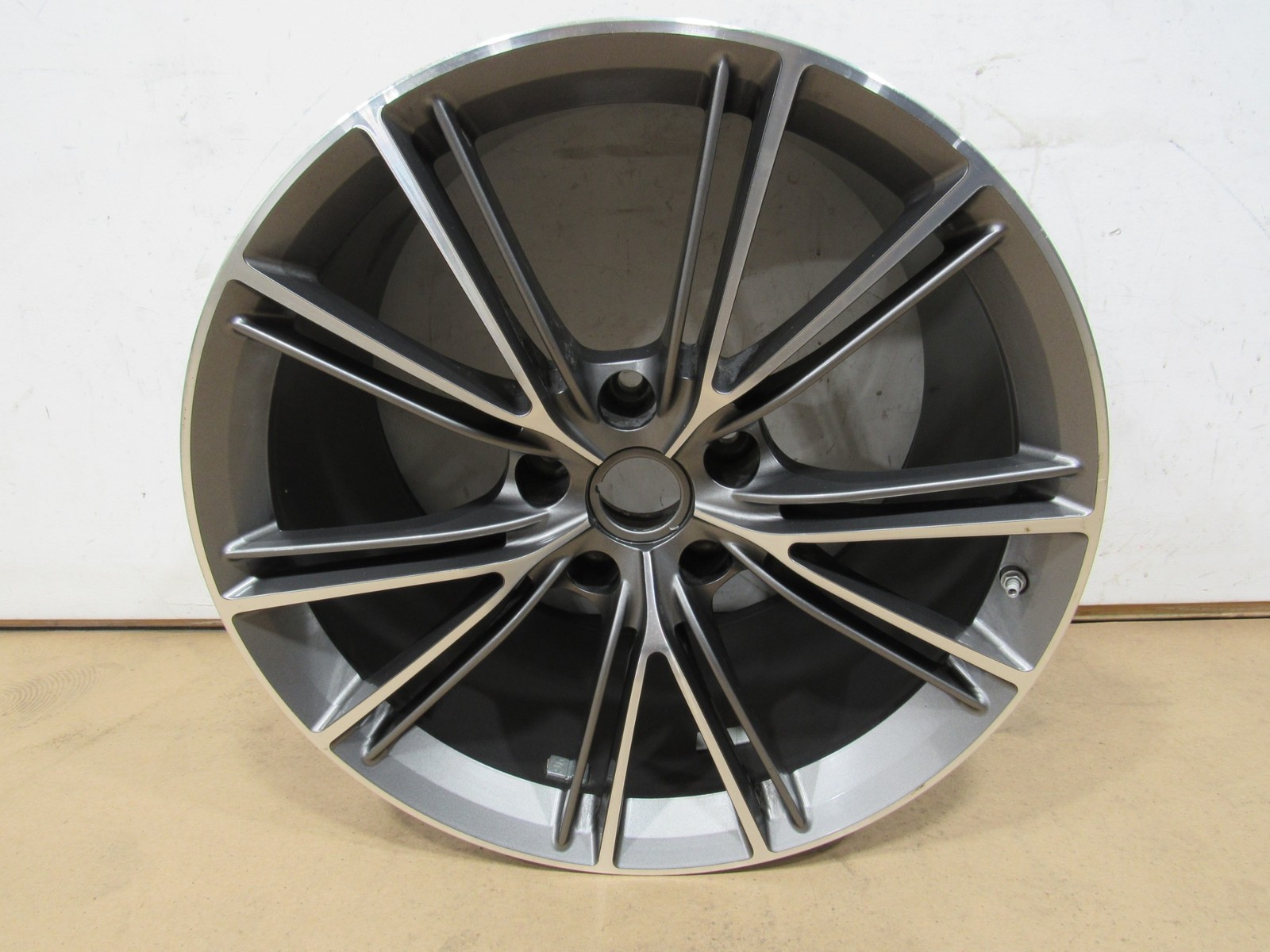14-18 Aston Martin Vanquish 2014 Rear Wheel Rim 11.5 R20 x 11.5J 20 Inch ; :Y