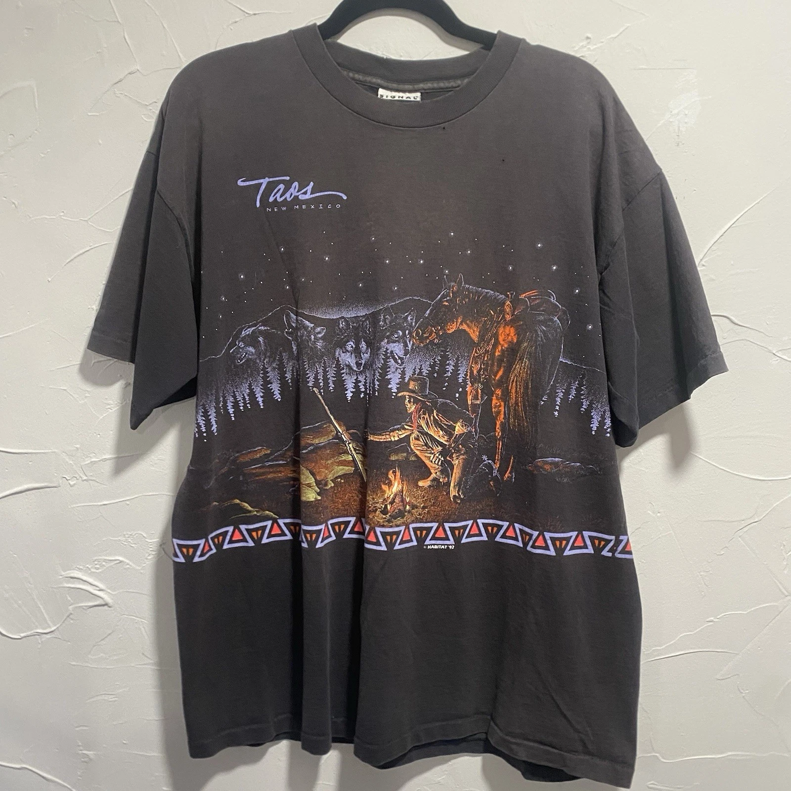 VTG 1992 Habitat Cowboy Campfire Moon Light Wolf Aztec Print T Shirt Unisex Lg