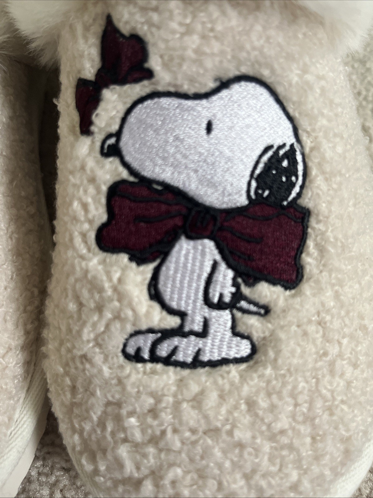 AE American Eagle Peanuts Snoopy with Bow Scuff Slippers Size 8 NWT image 2