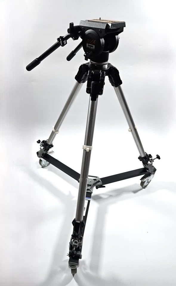 Trípode Bogen Manfrotto 3061 con cabezal fluido de video 3066 y carretilla 3067 - doble mango Foto 3 de 4