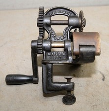 Rare 1917 Defiance Button Pinking machine iron gear sewing tool collectible