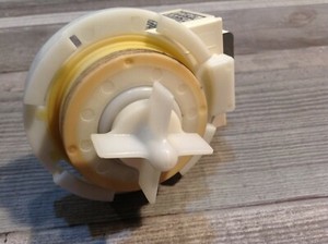 Miele Spülmaschine Original Pumpe DPS 25-318   Nr. 06696271 - 06696272   30 W